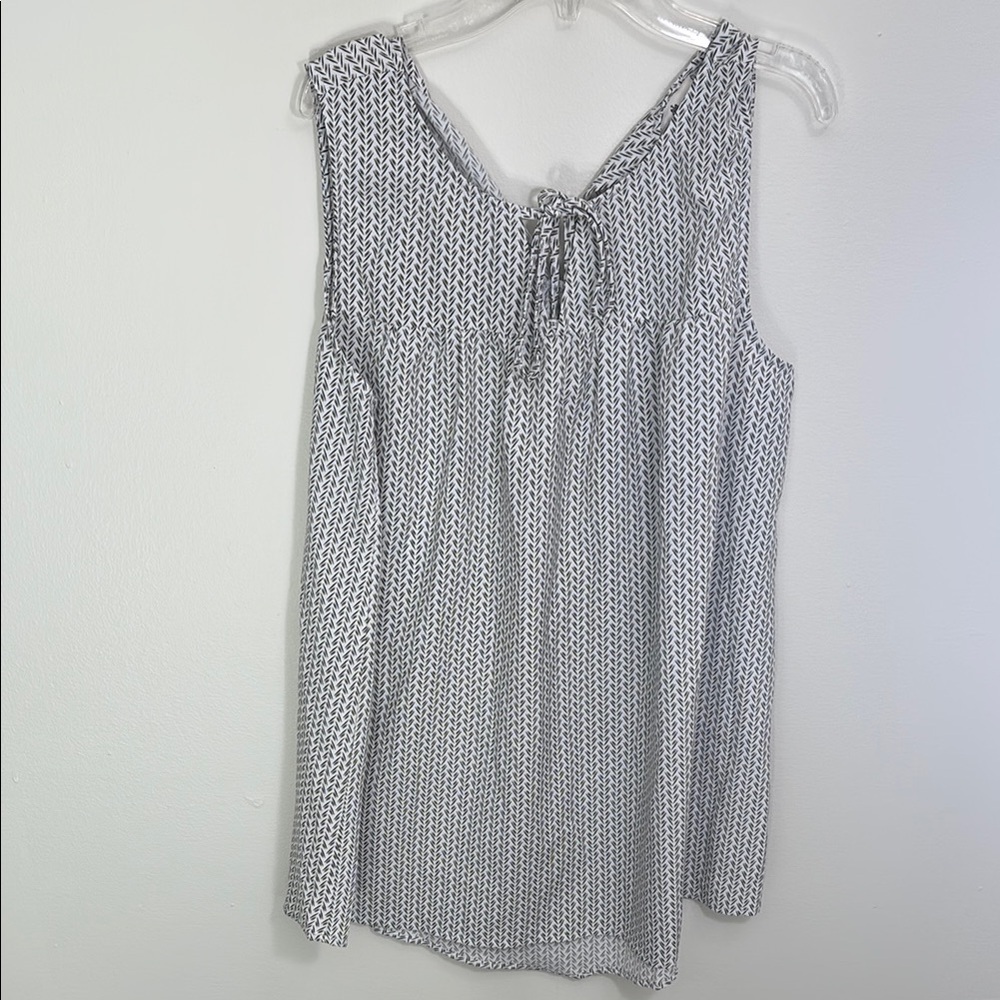 Women's Black and White Sleeveless Top